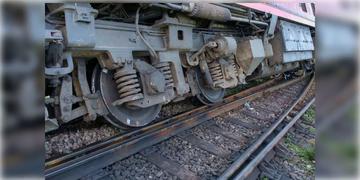 Read more about - Train Accident ।  ফের লাইনচ্যুত ট্রেন ! মহারাষ্ট্রে ছটের আবহে ব্যাহত ট্রেন পরিষেবা