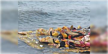 Read more about - Kolkata Police | প্রতিমা বিসর্জনের সময় অঘটন রুখতে তৎপর কলকাতা পুলিশ, গঙ্গাবক্ষে মোতায়েন মাঝি আর দাঁড়িরা