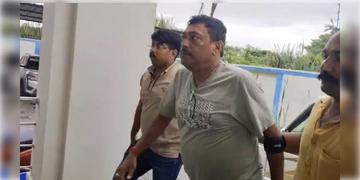 Read more about - TMC Former MLA Arrested | তোলাবাজি-জমি হাতিয়ে নেওয়ার অভিযোগ! নৈহাটিতে গ্রেফতার প্রাক্তন বিধায়ক সনৎ দে