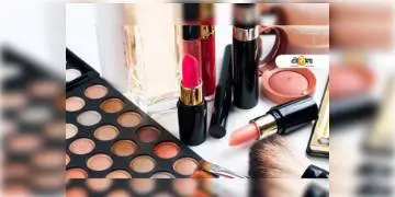 Read more about - পুলিশি অভিযানে পর্দাফাঁস প্রতারকদের, মেক আপ স্টুডিও-র আড়ালে চলত অবৈধ ব্যবসা