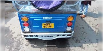 Read more about - Toto | বাস, অটো, ট‌্যাক্সির মতো টোটো-তেও বসাতে হবে নম্বরপ্লেট! রেজিস্ট্রেশনের ডেডলাইন বেঁধে দিল সরকার