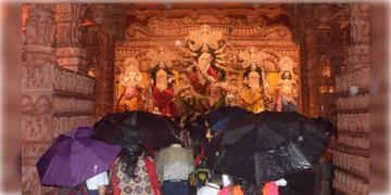 Read more about - Weather Update | যষ্ঠীতেও নাছোড় নিম্নচাপ, একনজরে কলকাতার আজকের আবহাওয়া আপডেট