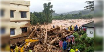 Read more about - Wayanad । ওয়ানড়েতে মৃতের সংখ্যা বেড়ে ১৫৬! এখনও ধ্বংসস্তূপের নিচে শতাধিক মানুষের আটকে থাকার আশঙ্কা