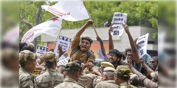 Read more about - NET-UGC 2024 । ইউজিসি-নেট পরীক্ষার  প্রশ্নপত্র ফাঁসই হয়নি! জাল স্ক্রিনশটের জেরেই বাতিল করা হয় পরীক্ষা!