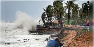 Read more about - বন্ধ মুম্বই বিমানবন্দর, আজ রাতেই গুজরাত উপকূলে ২০০ কিমি বেগে আছড়ে পড়তে পারে ঘূর্ণিঝড় 'তাউকতাই '