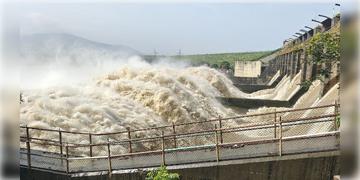 Read more about - DVC | বর্ষা ঢুকতেই জল ছাড়া শুরু করলো DVC! মাইথন ও পাঞ্চেত জলাধার থেকে ছাড়া হচ্ছে মোট ৩৫ হাজার কিউসেক জল!