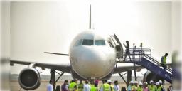 Read more about - Indigo | টেকঅফের পরই বেজে উঠলো অ্যালার্ম! জরুরি অবতরণ রায়পুরগামী ইন্ডিগো বিমানের!