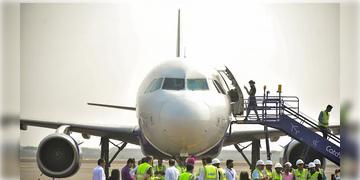 Read more about - Indigo | টেকঅফের পরই বেজে উঠলো অ্যালার্ম! জরুরি অবতরণ রায়পুরগামী ইন্ডিগো বিমানের!