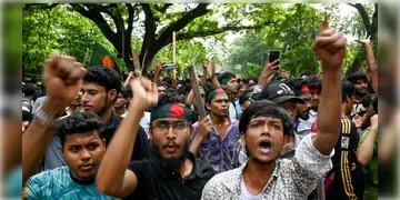 Read more about - Bangladesh Student Movement | বাংলাদেশে ফের ছাত্র আন্দোলন! ঢাকা বিশ্ববিদ্যালয়ের অধিভুক্ত সরকারি সাতটি কলেজকে আলাদা করার দাবি