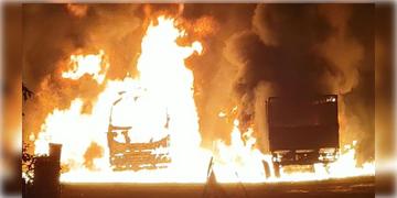 Read more about - Jhargram Fire | ঝাড়গ্রামে জাতীয় সড়কে ভয়াবহ অগ্নিকাণ্ড, পুড়ে ছাই চার লরি!