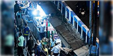 Read more about - Kolkata | "পুনর্বাসন ছাড়া উচ্ছেদ নয়"- সেতুর নিচে বাসিন্দা ও ব্যবসায়ীরা যাচ্ছেন হাই কোর্টে