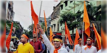 Read more about - Newtown | রামনবমীর মিছিলকে কেন্দ্র করে অশান্তি নিউটাউনে, অস্ত্র নিয়ে মিছিলে 'না' বলতেই উত্তপ্ত হয়ে ওঠে পরিস্থিতি!