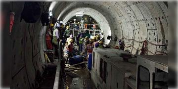 Read more about - Bow Bazar Metro | বউবাজার এলাকায় মেট্রোর কাজে ফের বিপত্তি, দুর্গাপিতুরি লেনে মেট্রোর ক্রসপ্যাসেজ নির্মাণের সময় সমস্যা