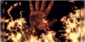 Read more about - খিদিরপুরে পরিত্যক্ত কারখানা থেকে উদ্ধার মহিলার জ্বলন্ত দেহ, ময়নাতদন্তের জন্য পাঠানো হয়েছে মৃতদেহটি