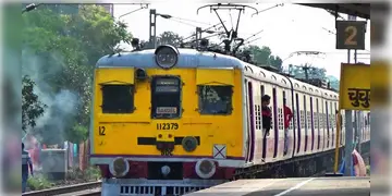 Read more about - Local Train | হাওড়া ব্যান্ডেল শাখায় ৪২ দিন বাতিল ৩০ জোড়া লোকাল রেল! ভোগান্তি কমাতে স্পেশ্যাল ট্রেন চালানোর পরিকল্পনা