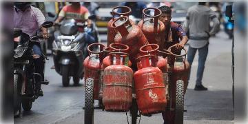 Read more about - রান্নার গ্যাসে সিলিন্ডারপিছু ২০০ টাকা ভর্তুকি দেওয়া হবে, এমনটাই ঘোষণা করলো কেন্দ্র