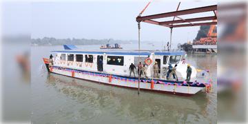 Read more about - E-Vessel | কলকাতার দূষণ কমাতে এবার চলবে ইলেকট্রিক ফেরি বা লঞ্চ! বসতে পারবেন প্রায় ১৫০ যাত্রী