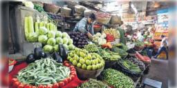 Read more about - Vegetable Price | সবজির দামে আগুন! পাইকারি ও খুচরো বাজারের বিপুল ফারাকে পকেট ফাঁকা মধ্যবিত্তের!