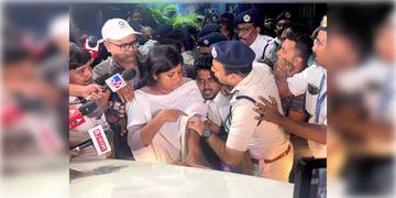 Read more about - R G Kar | আরজিকর ঘটনার তদন্তে বাম যুব নেত্রী মীনাক্ষী মুখোপাধ্যায়কে তলব সিবিআইয়ের, আজই হাজিরা সিজিও কমপ্লেক্সে