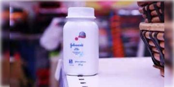 Read more about - আমেরিকা-কানাডায় বন্ধ হয়ে গিয়েছে জনসন বেবি পাউডারের বিক্রি! ভারতে এখনও চালু থাকায় প্রশ্ন তুলেছে বিভিন্ন মহল