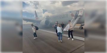 Read more about - American Airlines flight | টেক অফের পরই ল্যান্ডিং গিয়ারে আগুন! আমেরিকায় বড়সড় দুর্ঘটনা থেকে বাঁচল যাত্রীবাহী ফ্লাইট