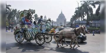 Read more about - রবিবার সকাল থেকেই শীত বেপাত্তা শহরে, পারদ চড়ছে জেলাতেও                