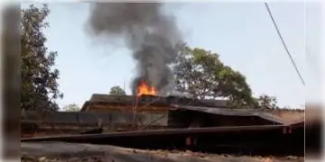 Read more about - আলিপুর কোর্টে বার অ্যাসোসিয়েশনের ছাদে ভয়াবহ অগ্নিকাণ্ড, অল্পের জন্য বেঁচে গেলেন কর্মীরা