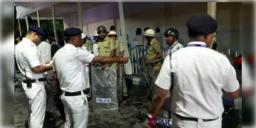 Read more about - Election Commission | স্ট্রং রুমের সামনে ২৪ ঘণ্টা থাকবেন কমিশনের আধিকারিকরা, স্ট্রং রুমের নিরাপত্তার জন্য নেওয়া হল তিন পদক্ষেপ!