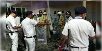 Read more about - Election Commission | স্ট্রং রুমের সামনে ২৪ ঘণ্টা থাকবেন কমিশনের আধিকারিকরা, স্ট্রং রুমের নিরাপত্তার জন্য নেওয়া হল তিন পদক্ষেপ!