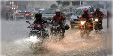 Read more about - Weather Update | বঙ্গোপসাগরে তৈরি হয়েছে নিম্নচাপ, সক্রিয় মৌসুমি অক্ষরেখা! বৃহস্পতিবার পর্যন্ত দুর্যোগের শঙ্কা!