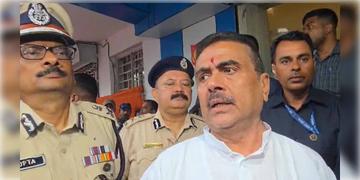 Read more about - Baruipur Case | বারুইপুরে গণপিটুনিতে নিহত যুবকের বাড়িতে পুলিশ পাহারা, রাতভর তল্লাশি পুলিশের