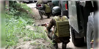 Read more about - India-Pakistan | কাশ্মীরে ফের মুখোমুখি সেনা-জঙ্গি! একে অপরকে লক্ষ্য করে চললো গুলিও!