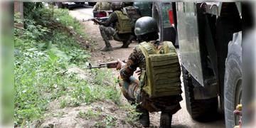 Read more about - India-Pakistan | কাশ্মীরে ফের মুখোমুখি সেনা-জঙ্গি! একে অপরকে লক্ষ্য করে চললো গুলিও!