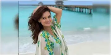 Read more about - রহেনা হ্যায় তেরে দিল মে-র স্মৃতিকে উসকে দিয়ে দ্বিতীয় হানিমুনে মলদ্বীপে উড়ে গেলেন দিয়া মির্জা