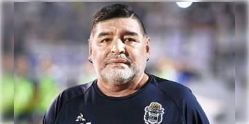 Read more about - সদ্য প্রয়াত দিয়েগো মারাদোনার ১২টি ছবির নীচে ২.৬৫ কেজি কোকেন পাচারের চেষ্টা।  