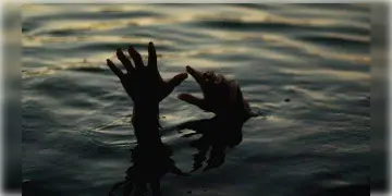 Read more about - Howrah | সেলফি তুলতে গিয়ে বিপত্তি, রূপনারায়ণে তলিয়ে গেল হাওড়ার ১ ব্যক্তি !