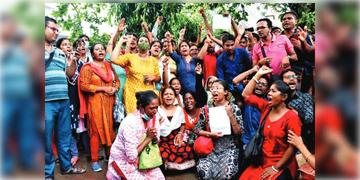 Read more about - SSC | ‘অর্ধনগ্ন মহামিছিল’-এর ডাক চাকরিহারা শিক্ষকদের, পরীক্ষা স্থগিতর দাবিতে শুক্রেই নবান্ন অভিযান