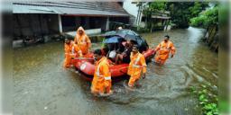 Read more about - Rain In India | বৃষ্টিতে বানভাসি কর্নাটক-সিকিম-মহারাষ্ট্র-অসম, অসমে মৃত ১০!