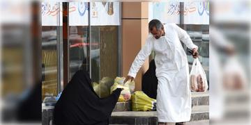 Read more about - Pakistani Beggers | ভিক্ষা করেই বছরে আয় প্রায় ৪২ বিলিয়ন! বিদেশে গিয়ে ভিক্ষা করায় ২ হাজার জনের পাসপোর্ট বাতিল করলো পাকিস্তান সরকার!