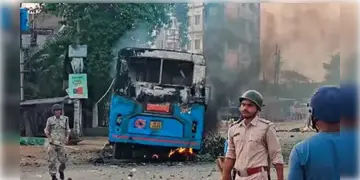 Read more about - Murshidabad | জঙ্গিপুরে ‘বিশেষ ডিউটি’তে ডাকা হলো পুলিশ কর্তাদের, মুর্শিদাবাদে অশান্তিতে তৎপর প্রশাসন