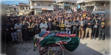 Read more about - Syria | সিরিয়ায় সংঘাত, নগ্ন করে গুলি মহিলাদের, গৃহযুদ্ধে নিহত কমপক্ষে ১০০০