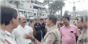 Read more about - Balurghat | ধর্মঘট নিয়ে বচসা, সিপিএম কর্মীকে চড় মারার অভিযোগ আইসির বিরুদ্ধে!