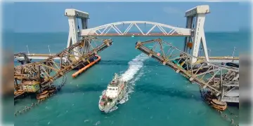 Read more about - New Pamban Bridge | জাহাজ পারাপার করানোর জন্য ১৭ মিটার পর্যন্ত উচ্চতায় উঠবে ব্রিজ! নতুন পামবাম রেল ব্রিজ তৈরী করলো কেন্দ্র