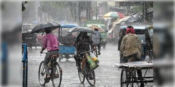 Read more about - Kolkata Weather Update | আগামী কয়েক ঘণ্টায় কলকাতায় ধেয়ে আসছে কালবৈশাখী, বজ্রবিদ্যুৎ-সহ ঝড়ের পূর্বাভাস আরও ৩ জেলায়