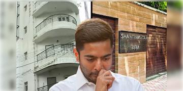Read more about - Abhishek Banerjee | অভিষেকের ‘শান্তিনিকেতন-এর সামনে থেকে নিরাপত্তা সরাল কালীঘাট থানার পুলিশ!