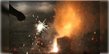 Read more about - Diwali Crackers Ban | দিল্লিতে শ্বাস নেওয়া ৪০-৫০টা সিগারেট খাওয়ার মতো ক্ষতিকর! গোটা দেশেই বাজি নিষিদ্ধ করার মন্তব্য সুপ্রিম কোর্টের!