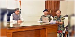 Read more about - WB Elections | নির্বাচনের প্রাক্কালে বাংলাদেশ সীমান্তে কড়া নজর, লোকভবনে রাজ্যপালের সঙ্গে বৈঠক BSF-প্রধানের