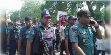 Read more about - সাতদিনের লকডাউন জারি বাংলাদেশে! লকডাউন ঘোষনার পরই বিক্ষোভ  শুরু হয়, গুলিবিদ্ধ হন ৩ জন