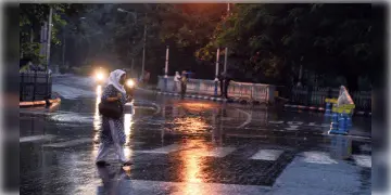 Read more about - WB Weather | কয়েক ঘন্টার মধ্যেই দক্ষিণবঙ্গে বিক্ষিপ্ত বৃষ্টির পূর্বাভাস! পরশু থেকে ফের বদল আবহাওয়ায়!