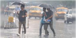 Read more about - Weather Update | দক্ষিণবঙ্গে বাড়বে বৃষ্টির দাপট! আজও রয়েছে বজ্রবিদ্যুৎ-সহ বৃষ্টির কমলা সর্তকতা!
